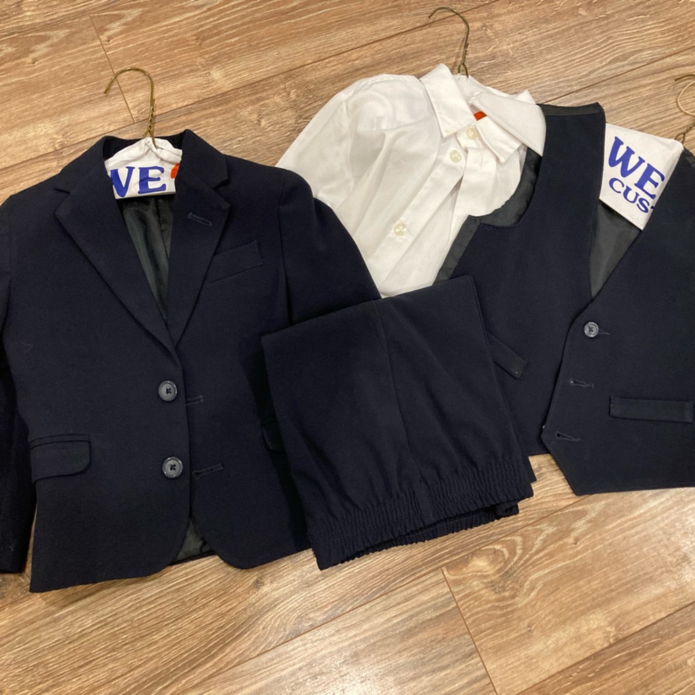 CHAPS Little boys full suit, including tie! Size 3T. Brand new, without tags!